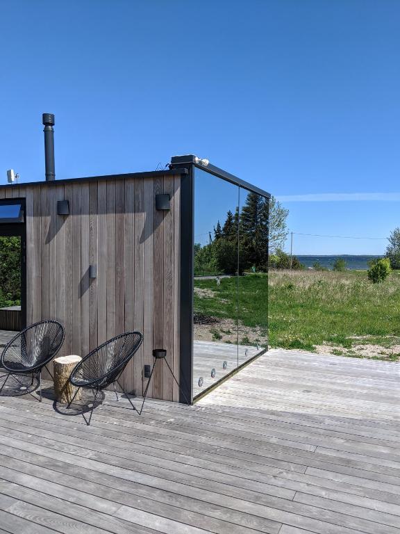 Seaside getaway in Ööd mirror house with sauna - One-Bedroom House