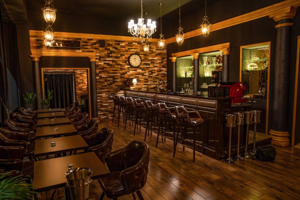 Hotel Capital with private wellness - Resim 5