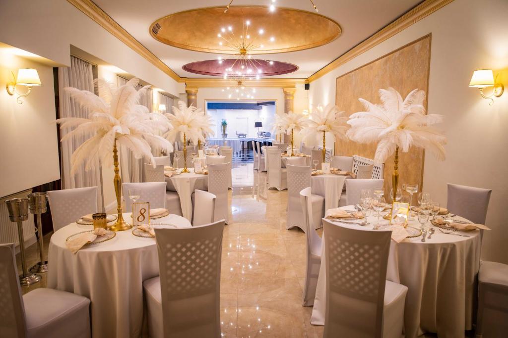 Hotel Capital with private wellness - Resim 6