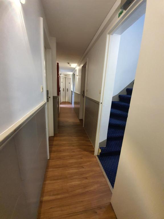 Hotel Midi-Zuid - Resim 10