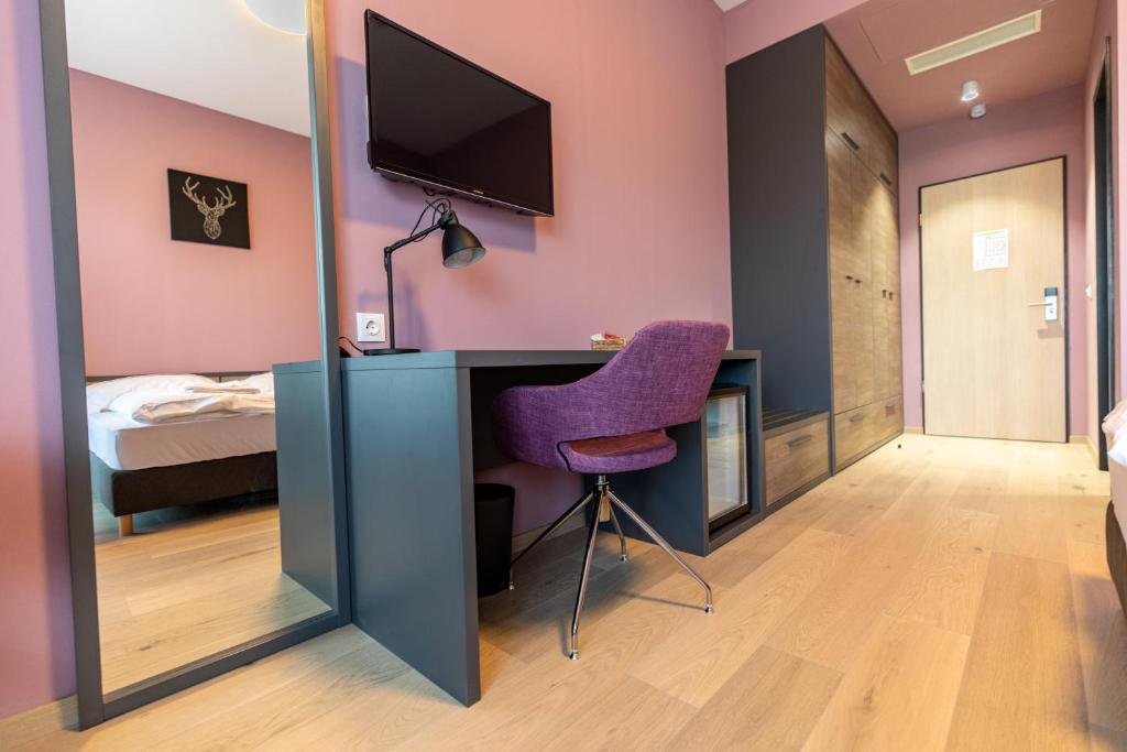 TV a/nebo společenská místnost v ubytování A22 Hotel Gyál