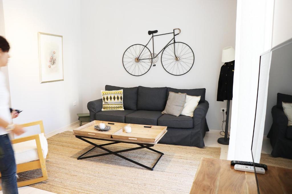 A seating area at HABITAT Nafplio bnb - Design Apartment