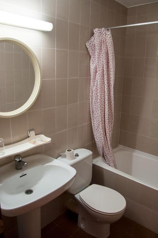 Koupelna v ubytování Hostal Fontdemora