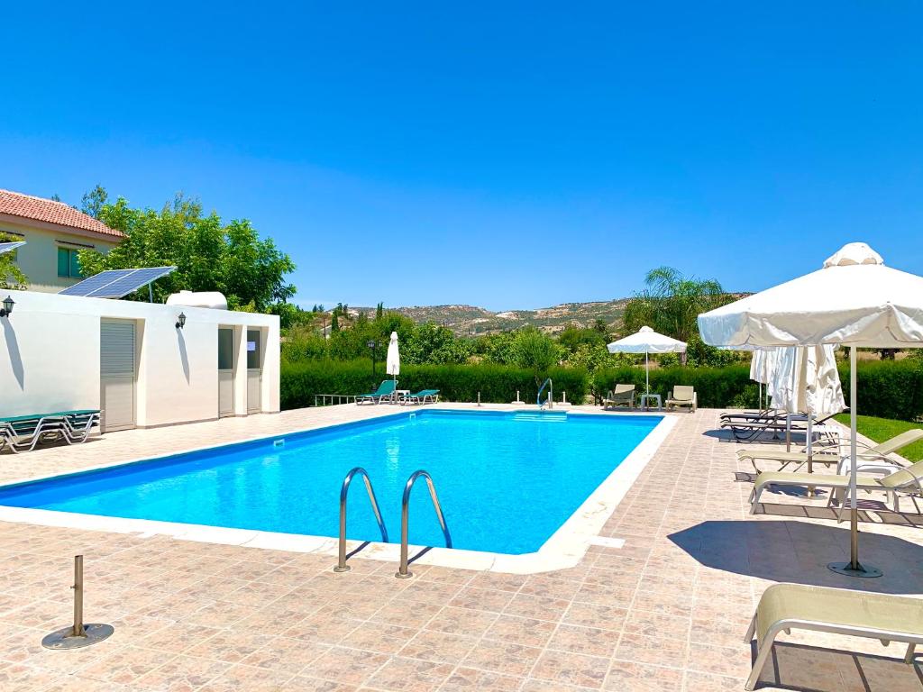 Piscine de l'établissement Himonas Apartments ou située à proximité