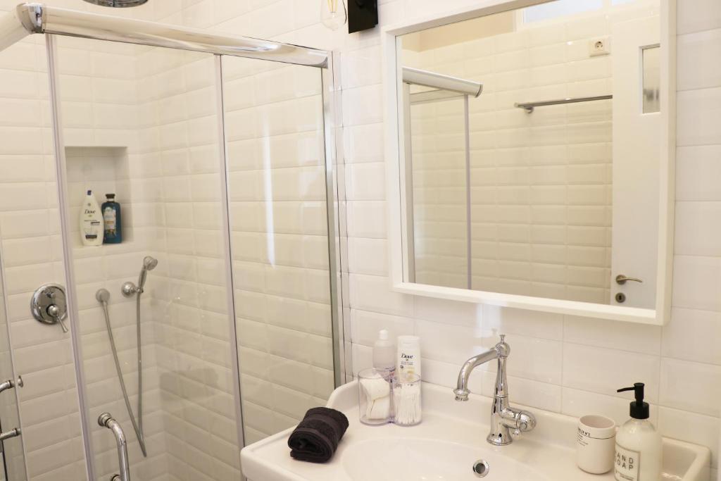 A bathroom at HABITAT Nafplio bnb - Design Apartment