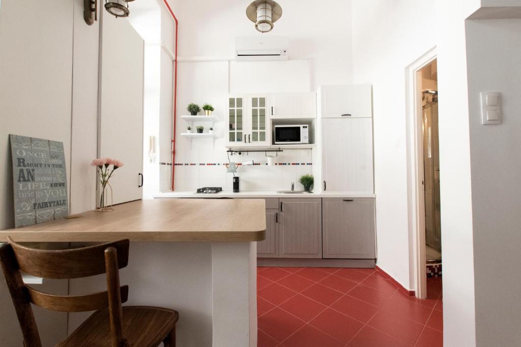Kuchyňa alebo kuchynka v ubytovaní Standard Apartment by Hi5 - Rákóczi 23 Studio