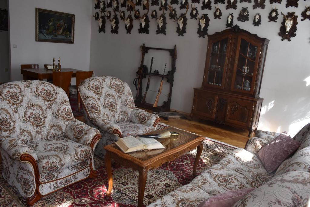 Posezení v ubytování Lovecký Apartmán na náměstí ve Frenštátě pod Radhoštěm