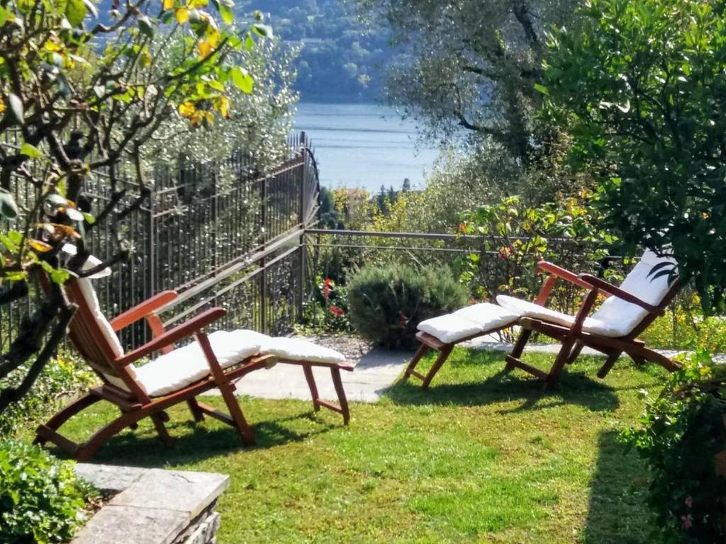 Zahrada ubytování Casa Intignano - Camera con bagno e portico vista lago