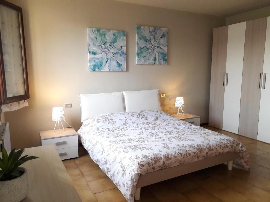 Giường trong phòng chung tại EVE HOUSE GARDALAKE