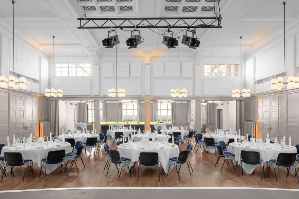 Restoran või mõni muu söögikoht majutusasutuses Boutique & Design Hotel Volkshaus Basel