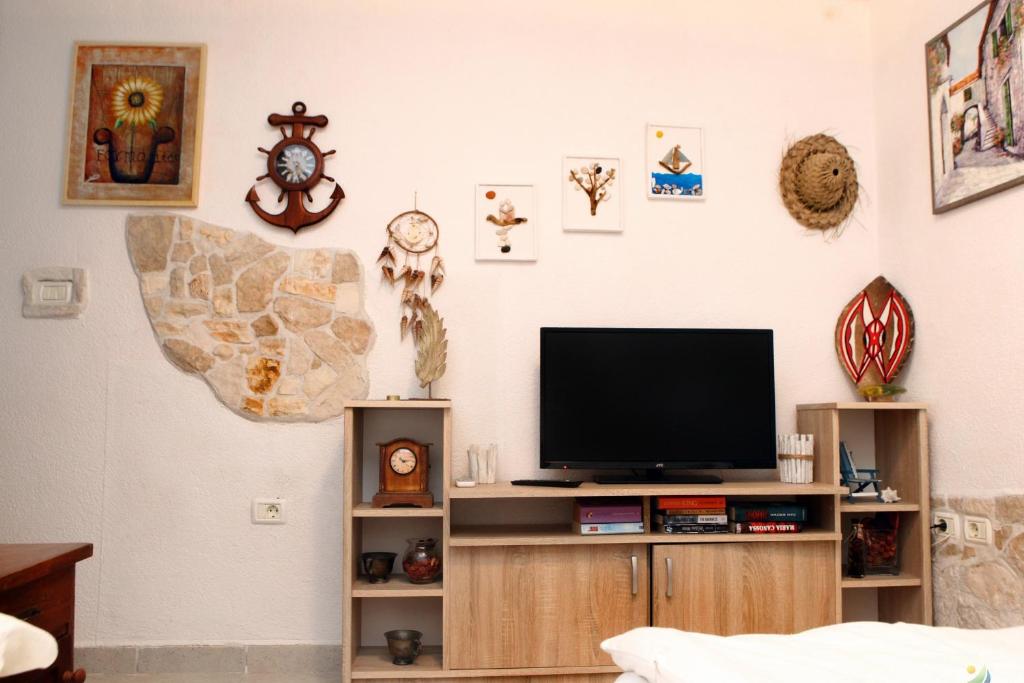 Telewizja i/lub zestaw kina domowego w obiekcie Lovely Apartment ES