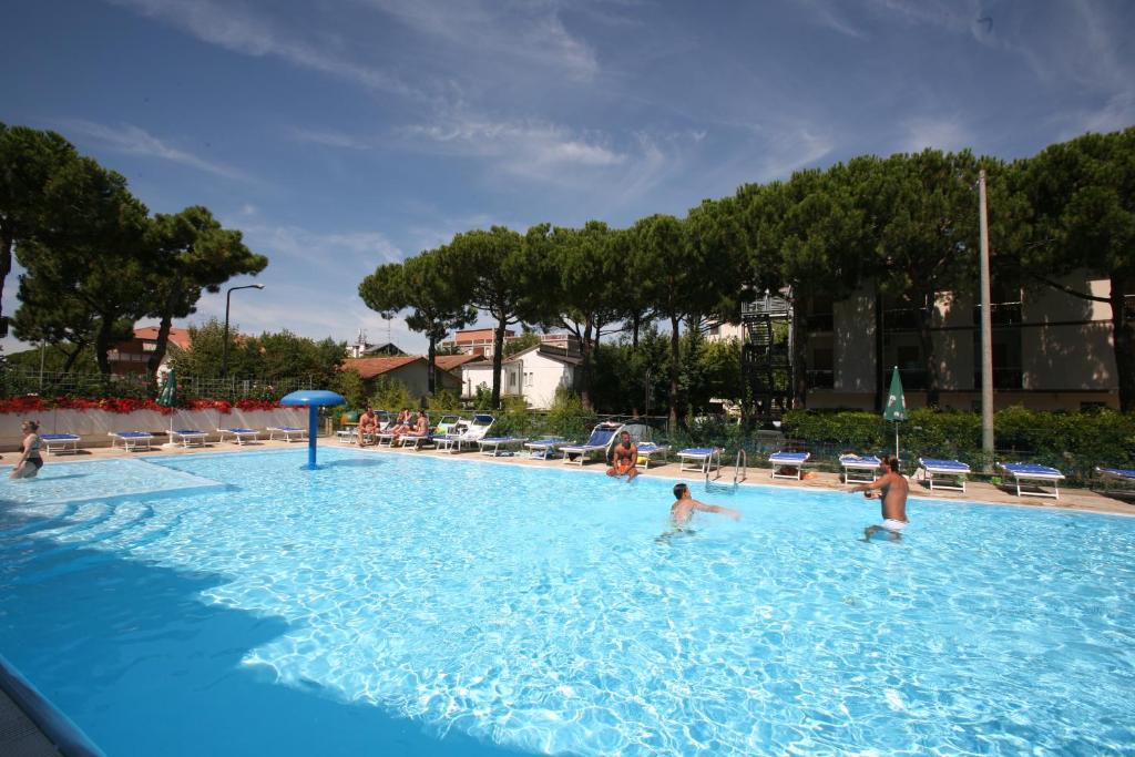 Bazén v ubytování Hotel Buratti nebo v jeho okolí
