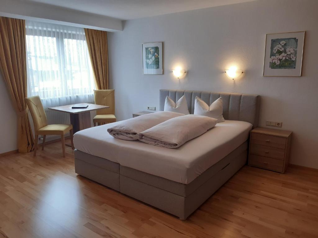 Posteľ alebo postele v izbe v ubytovaní Landhaus Klausnerhof Hotel Garni
