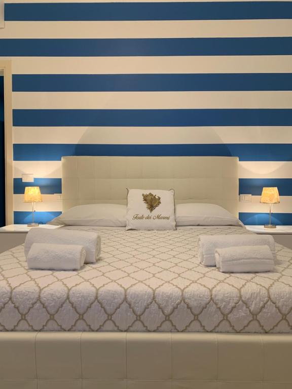 a large bed with two pillows on top of it at Acquamarina in Forte dei Marmi
