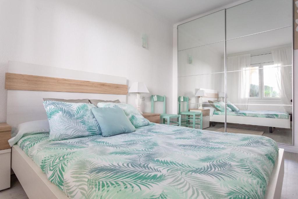 Posteľ alebo postele v izbe v ubytovaní Apartamentos Stil Mar Anna - Stil Mar Jardin Anna