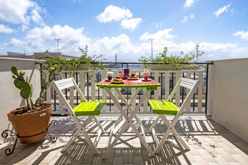 Balkón nebo terasa v ubytování Miti Dello Stretto B&B