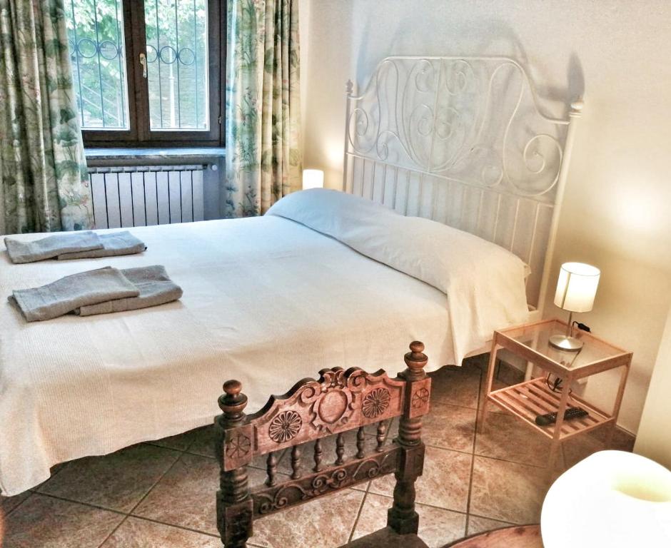 Postel nebo postele na pokoji v ubytování Villa Belvedere Langhe