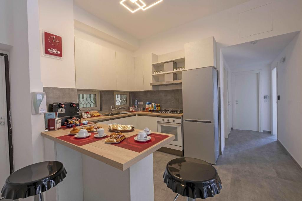 Kuchyň nebo kuchyňský kout v ubytování Miti Dello Stretto B&B