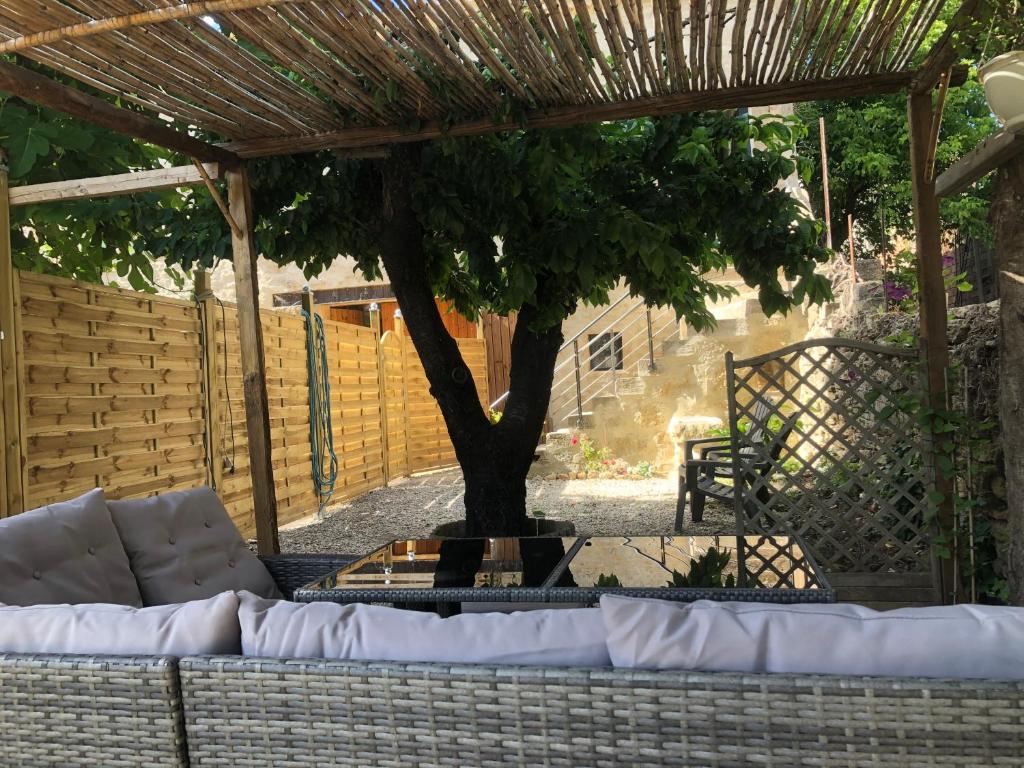 a living room with a couch and a tree at appart Pacificae in Remoulins