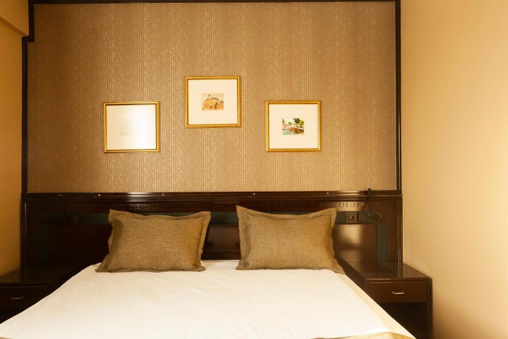 Postel nebo postele na pokoji v ubytování Balikcilar Hotel
