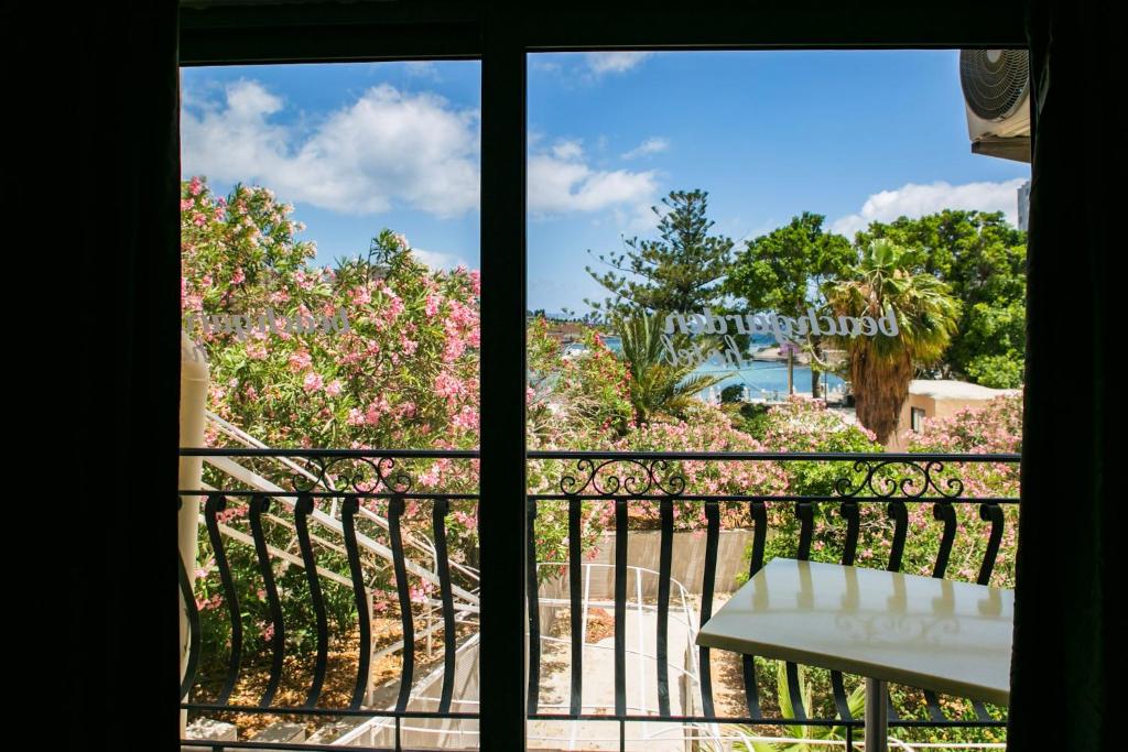 Balkón nebo terasa v ubytování Beach Garden Hotel