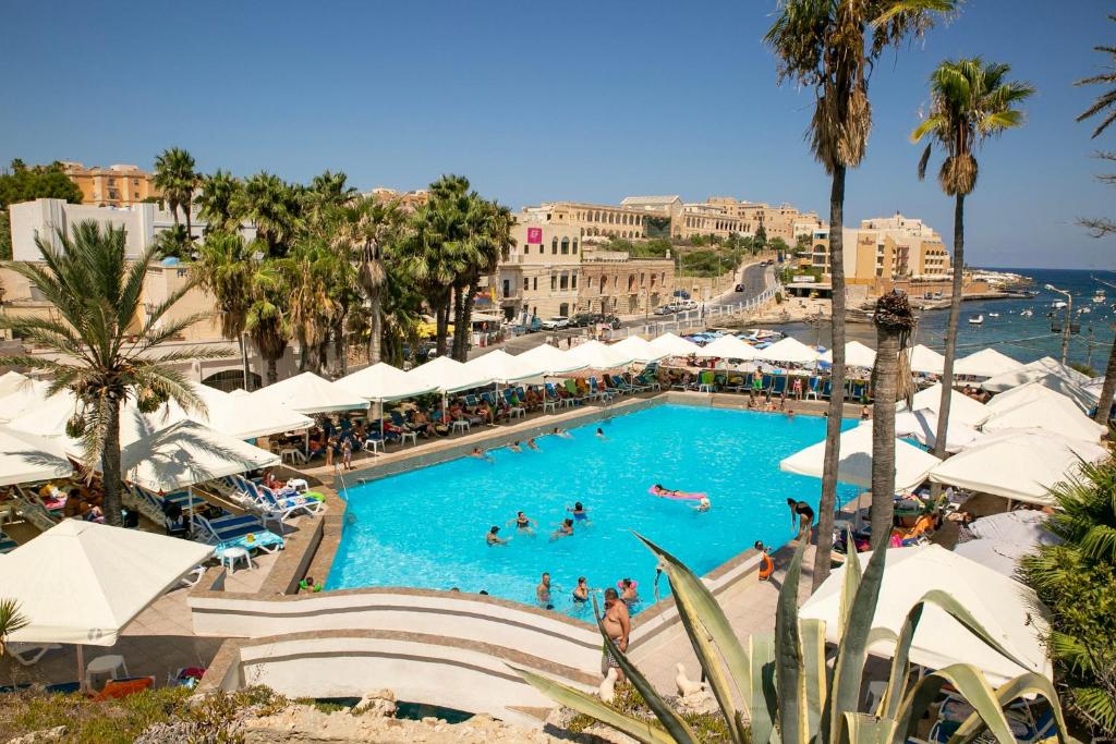 Bazén v ubytování Beach Garden Hotel nebo v jeho okolí