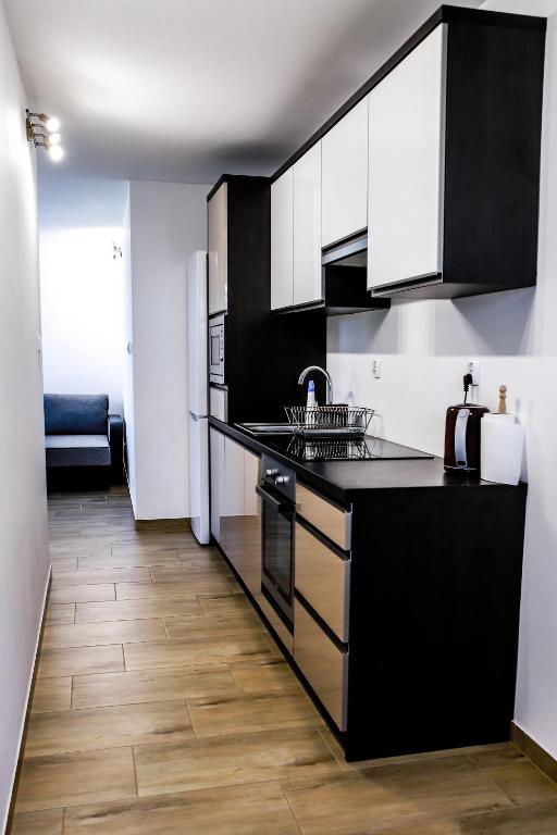 Kuchyňa alebo kuchynka v ubytovaní Apartamenty Mazury