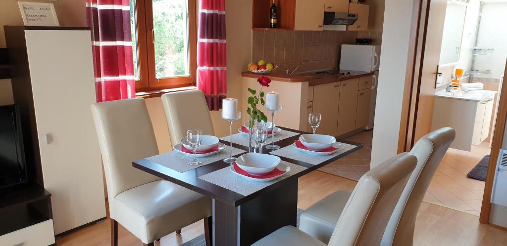 a dining room with a table and chairs in a kitchen at Apatmani Milena in Opatija