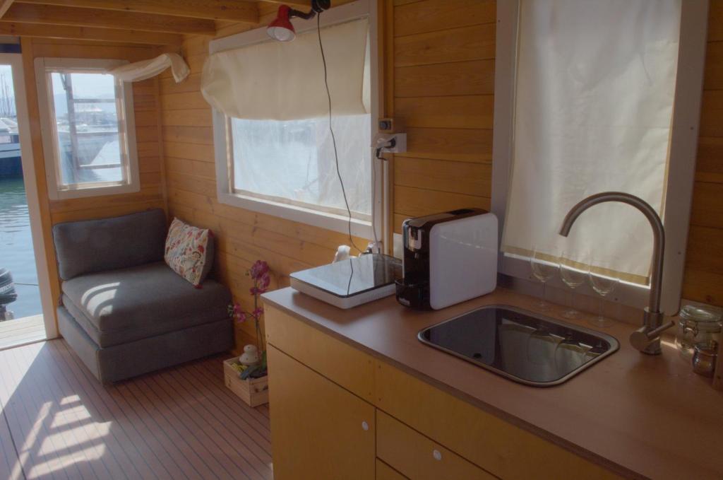 HouseBoat Cagliari - Unica barca con vista mare nel porto