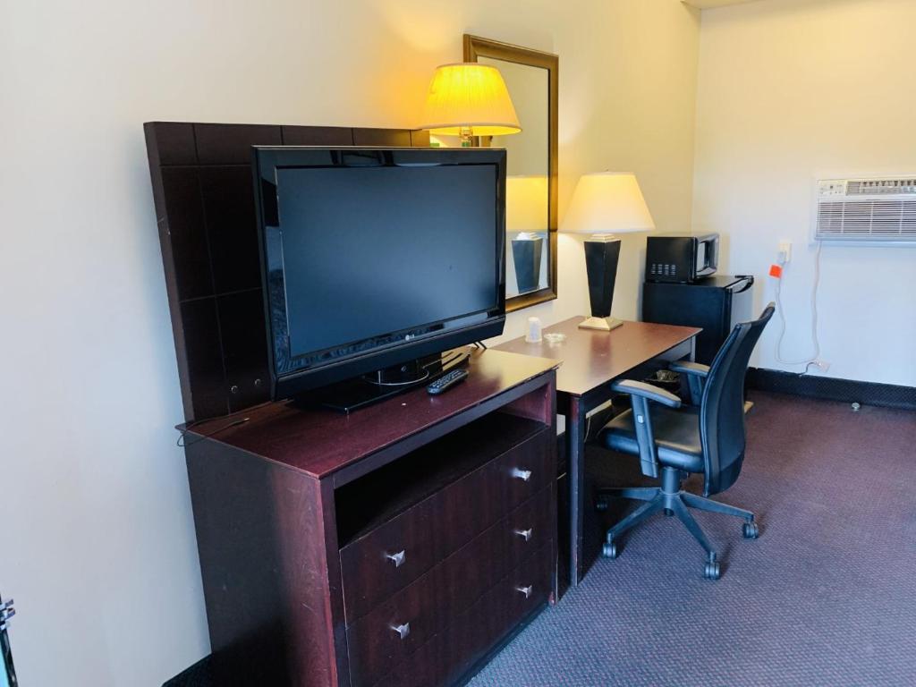 Express Inn - Deluxe Double Room
