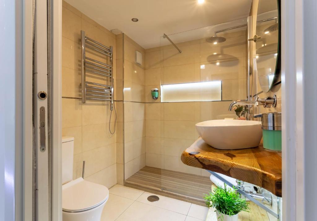 Blue & Red by Sol Maestranza - 11