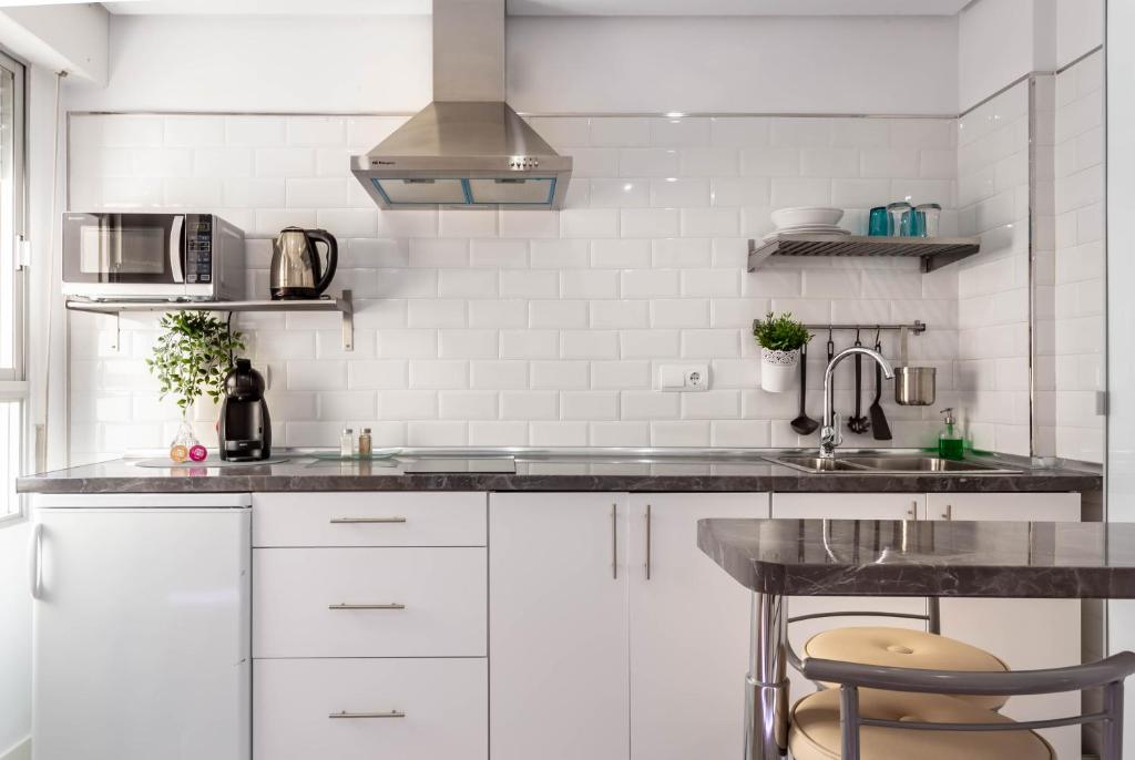 Blue & Red by Sol Maestranza - 10