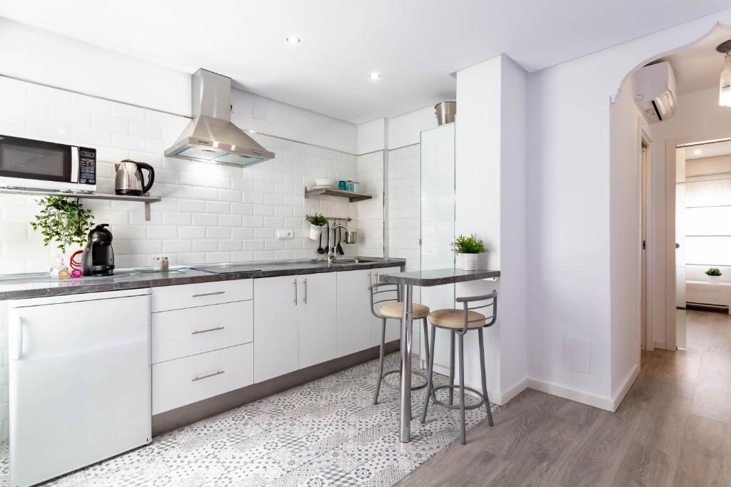 Blue & Red by Sol Maestranza - 9