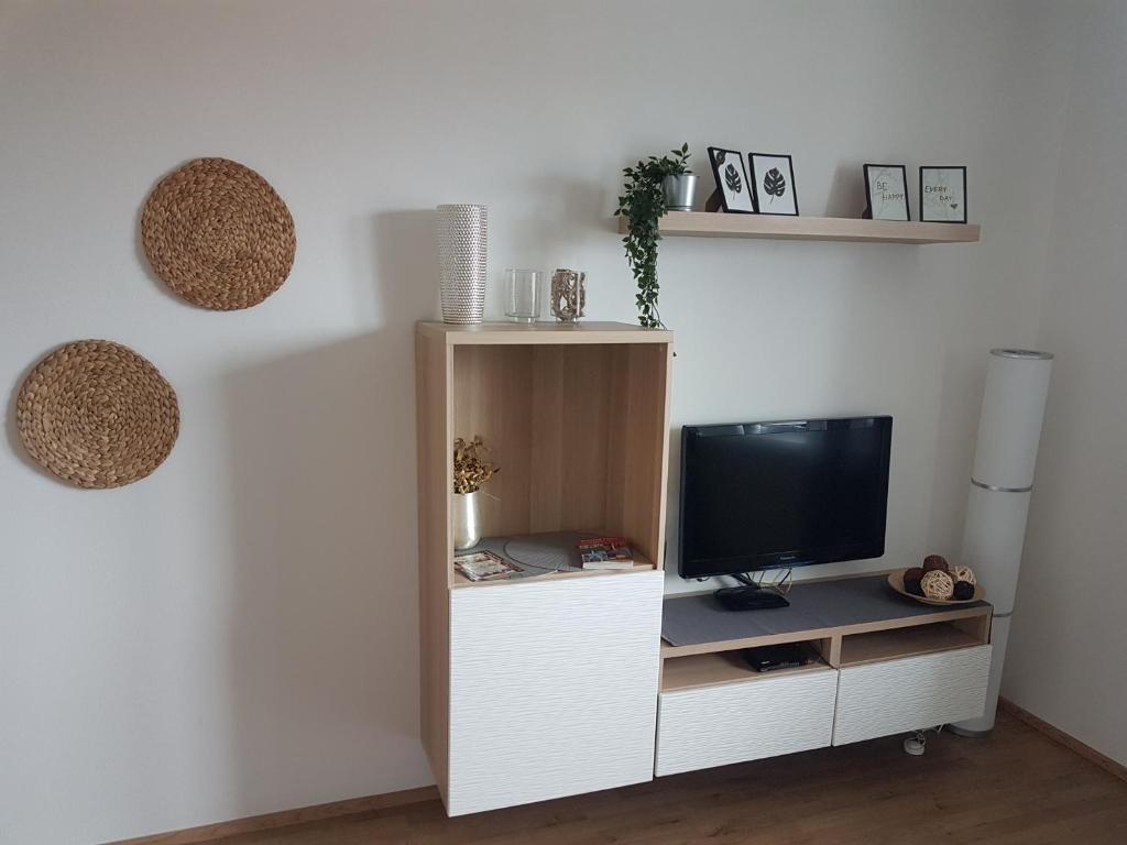 TV a/nebo společenská místnost v ubytování KaVi Apartments #1, TOP sunset view