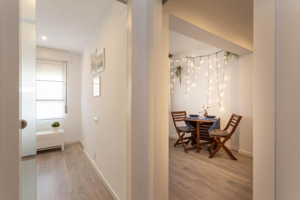 Blue & Red by Sol Maestranza - 5