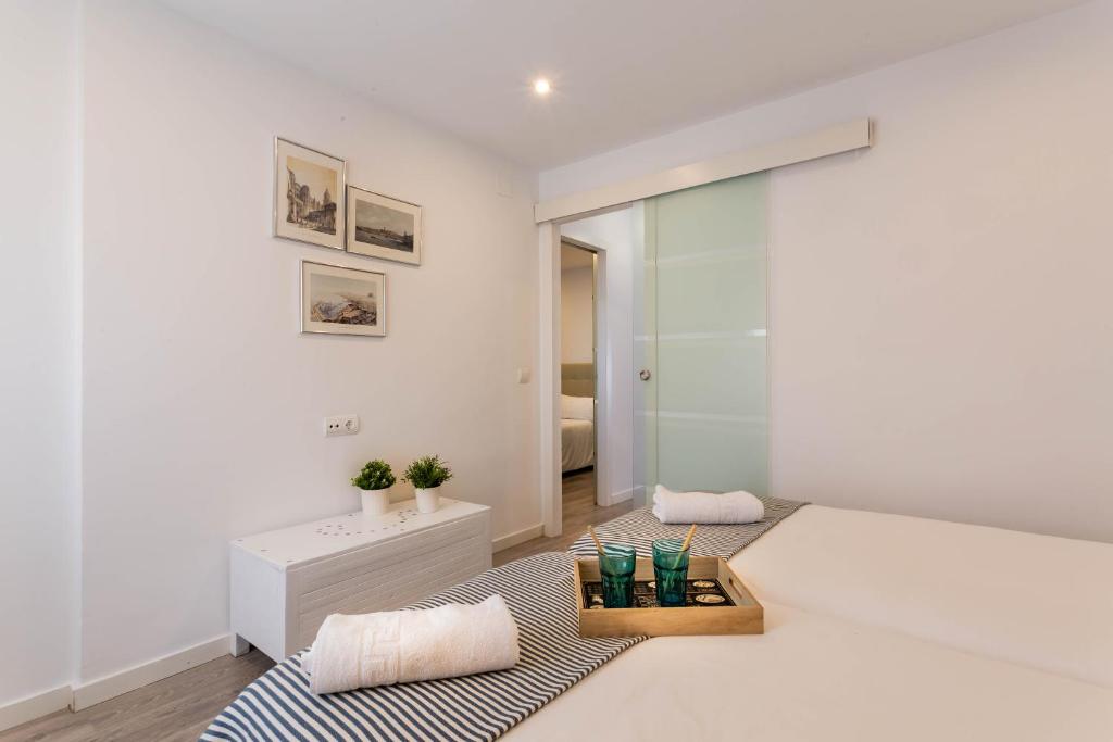 Blue & Red by Sol Maestranza - 7