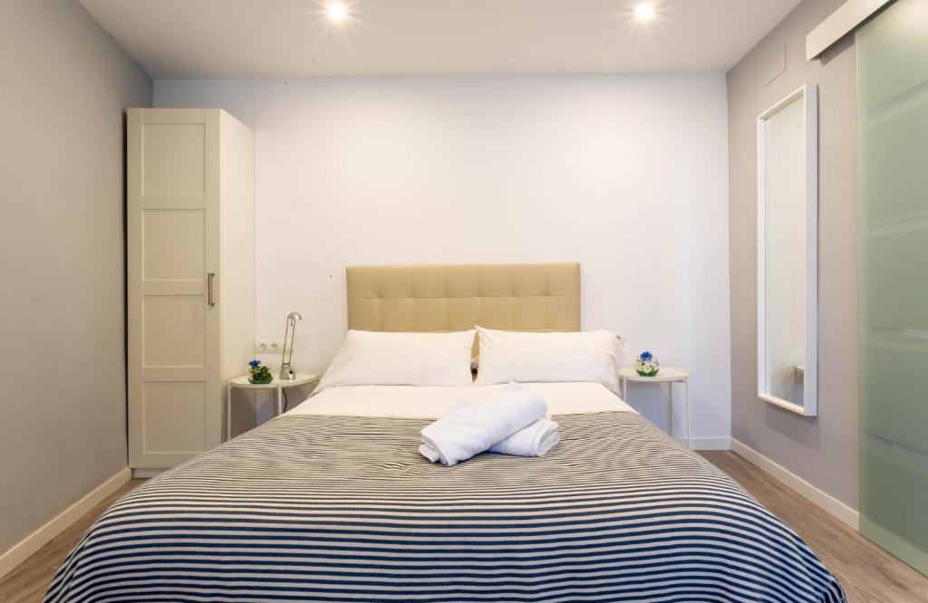 Blue & Red by Sol Maestranza - 4