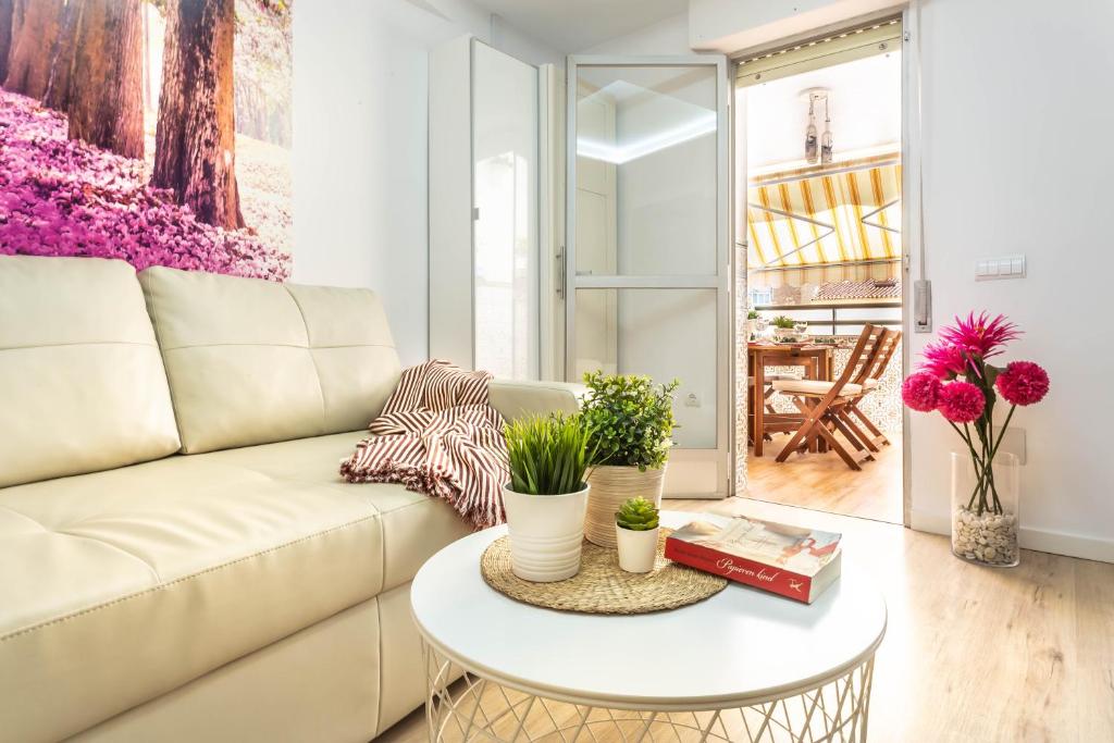 Blue & Red by Sol Maestranza - 17