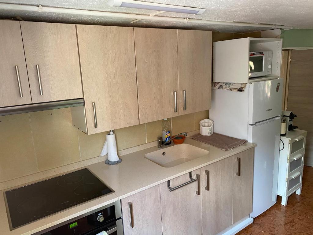 Kuchyň nebo kuchyňský kout v ubytování Estudio en la playa de Calafell. Barcelona