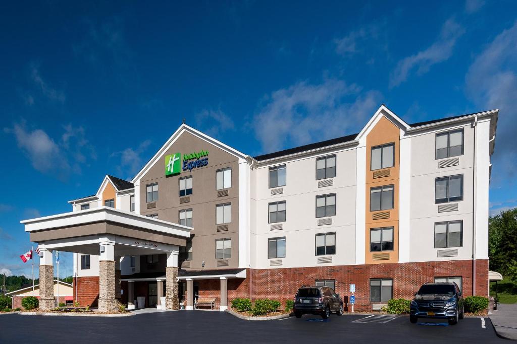 a hotel with cars parked in a parking lot at Holiday Inn Express Hillsville, an IHG Hotel in Hillsville