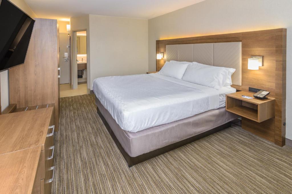 Holiday Inn Express Southington, an IHG Hotel - Standard Room