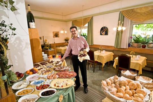 Jídlo v hotelu nebo okolí
