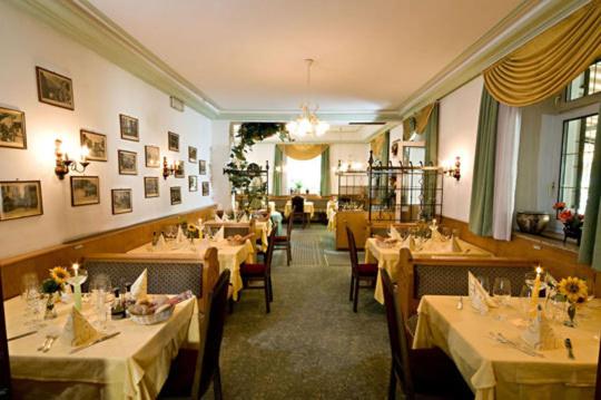 Restaurace v ubytování Albergo al Cervo - Gasthof zum Hirschen