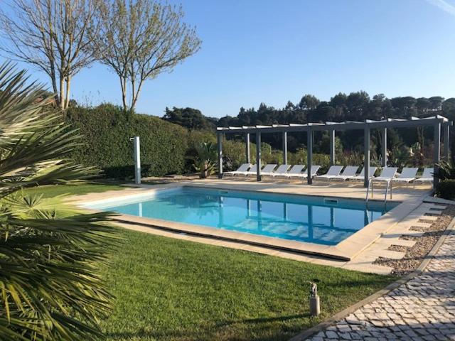 The swimming pool at or close to Casa na Praia Meco - Villas Vale do Meco