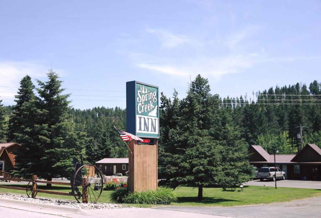 a sign for a hotel with an american flag on it at Spring Creek Inn in Hill City