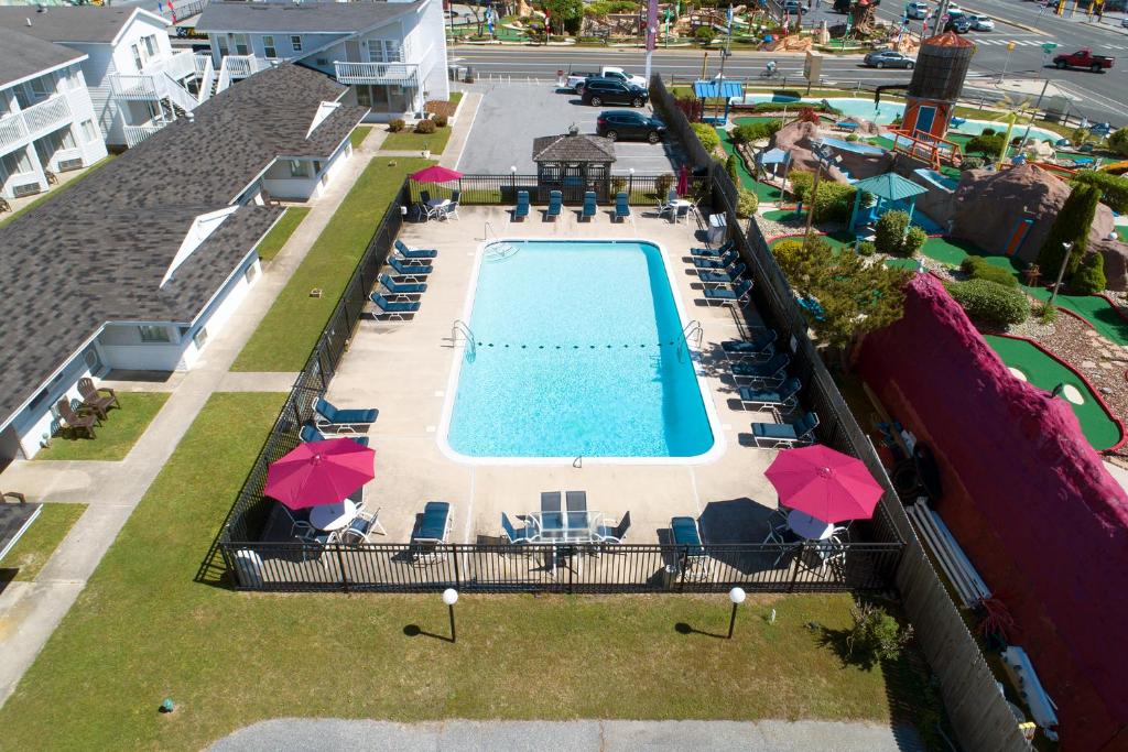 Bazén v ubytování Atlantic Coast Inn nebo v jeho okolí