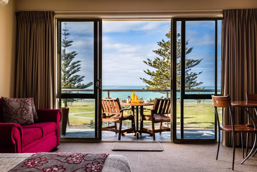 Pebble Beach Motor Inn - Resim 27