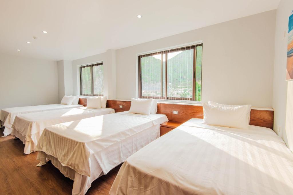 Postel nebo postele na pokoji v ubytování Catba Buffalo Hostel