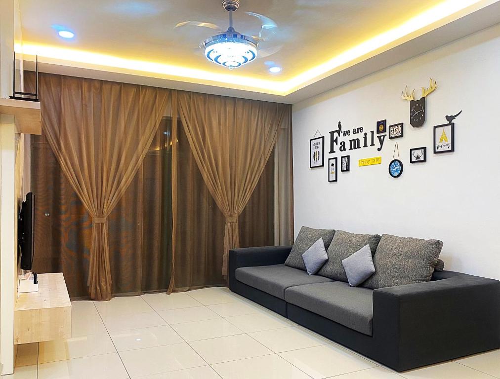 a living room with a couch and a television at Amadel Residence 爱媄德民宿 1314 in Melaka