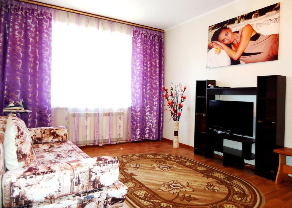 Televizors / izklaižu centrs naktsmītnē Apartment 2Pillows Bogomyagkova 1 fl